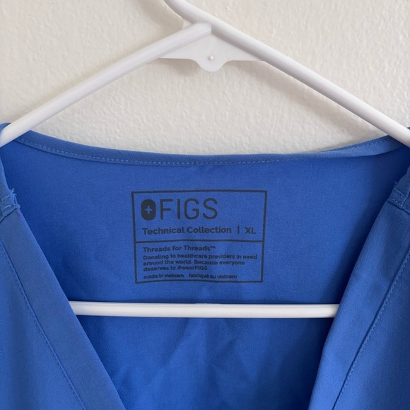 Figs Technical Collection Casma Three-Pocket Scrub Top in Ceil Blue XL - Picture 4 of 5